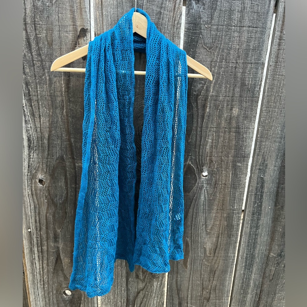 NWT Chatties open knit scarf